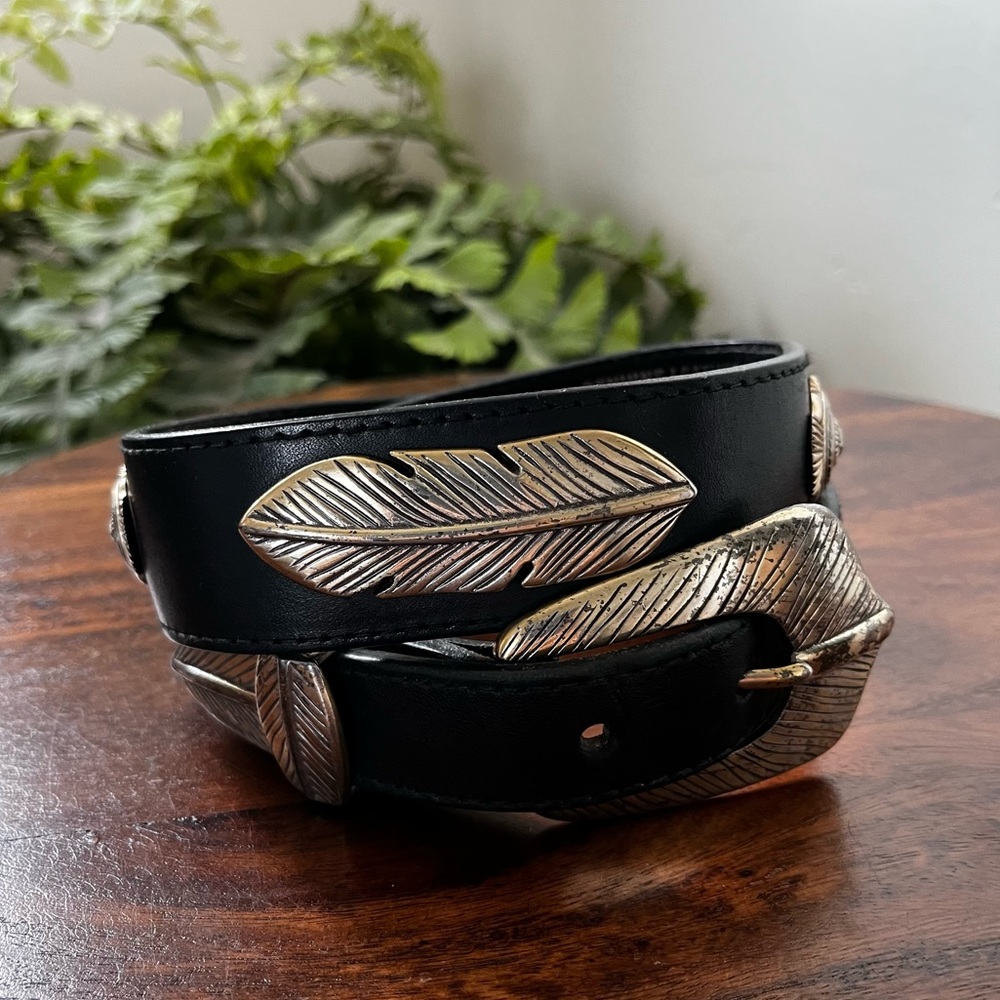 Resistol vintage genuine leather belt with silver feather accent.